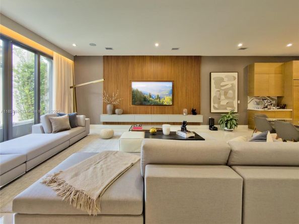 8162 NW 48th Ter, Doral FL 33166