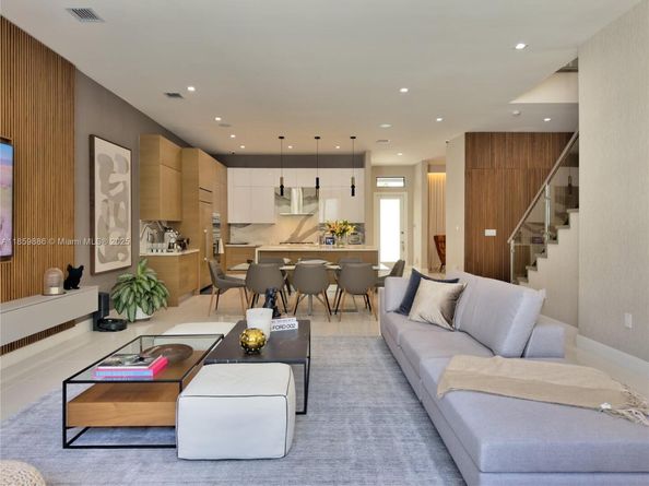 8162 NW 48th Ter, Doral FL 33166