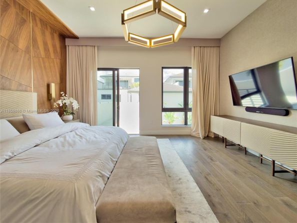 8162 NW 48th Ter, Doral FL 33166