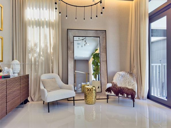 8162 NW 48th Ter, Doral FL 33166