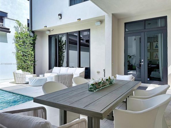 8162 NW 48th Ter, Doral FL 33166