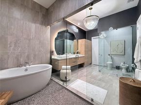 8162 NW 48th Ter, Doral FL 33166