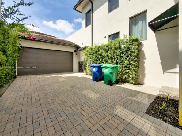 8162 NW 48th Ter, Doral FL 33166