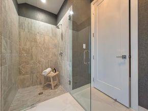 8162 NW 48th Ter, Doral FL 33166