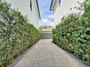 8162 NW 48th Ter, Doral FL 33166