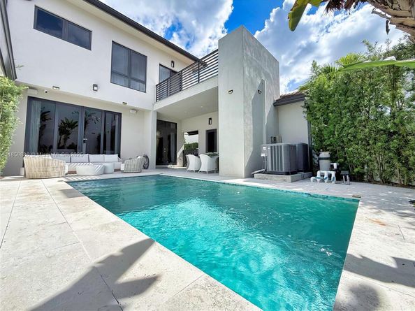 8162 NW 48th Ter, Doral FL 33166