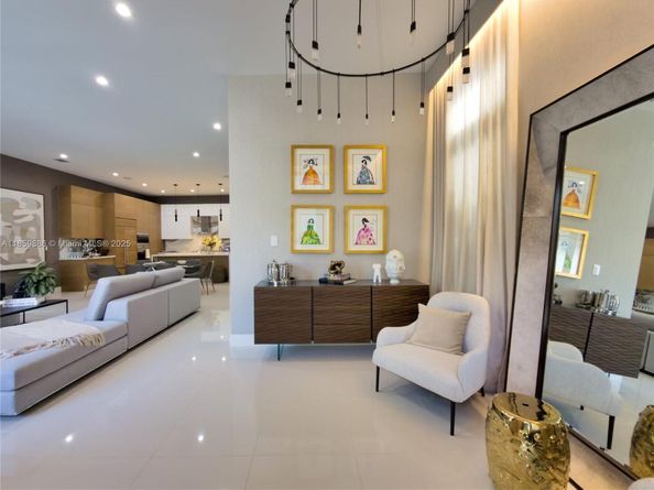 8162 NW 48th Ter, Doral FL 33166