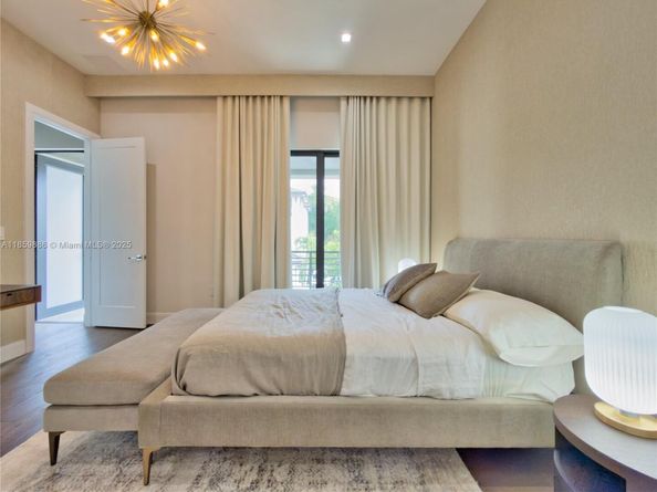 8162 NW 48th Ter, Doral FL 33166