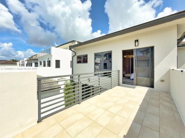 8162 NW 48th Ter, Doral FL 33166