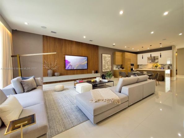 8162 NW 48th Ter, Doral FL 33166