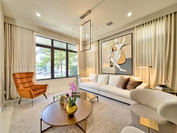 8162 NW 48th Ter, Doral FL 33166