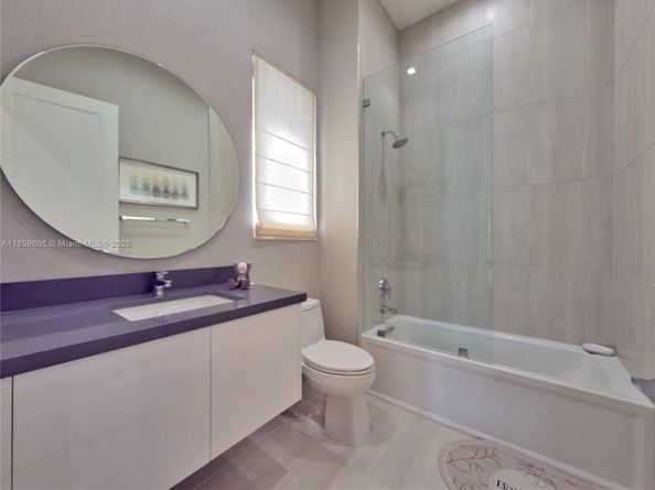 8162 NW 48th Ter, Doral FL 33166