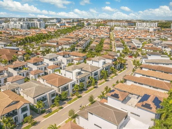 8162 NW 48th Ter, Doral FL 33166