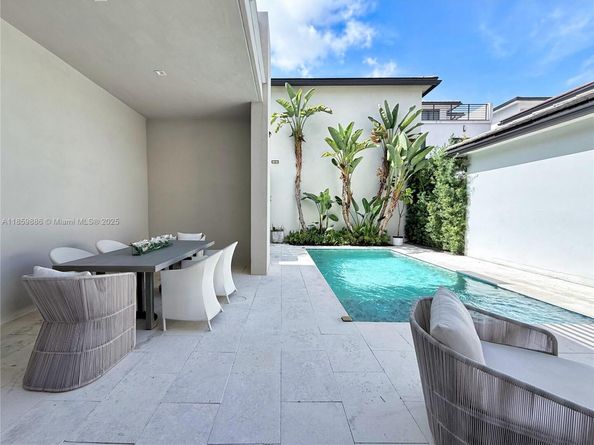 8162 NW 48th Ter, Doral FL 33166