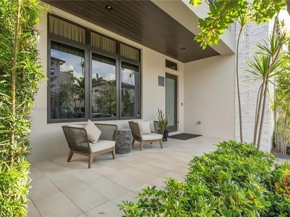 8162 NW 48th Ter, Doral FL 33166