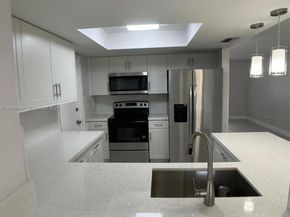 6990 NW 17th St, Margate FL 33063