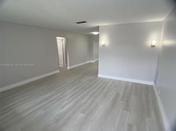 6990 NW 17th St, Margate FL 33063