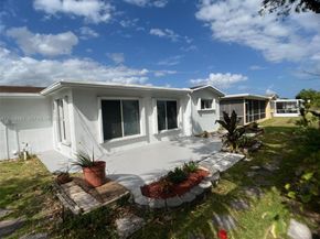 6990 NW 17th St, Margate FL 33063