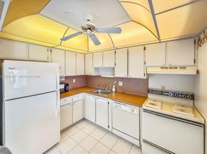 16570 NE 26th Ave 2J, North Miami Beach FL 33160