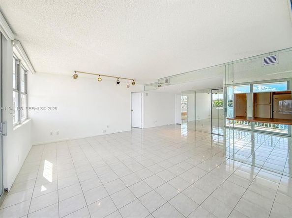 16570 NE 26th Ave 2J, North Miami Beach FL 33160