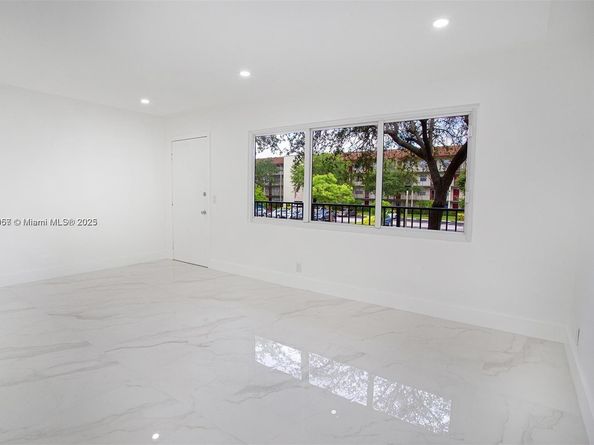 13250 SW 7th Ct 204L, Pembroke Pines FL 33027