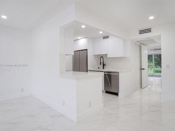 13250 SW 7th Ct 204L, Pembroke Pines FL 33027