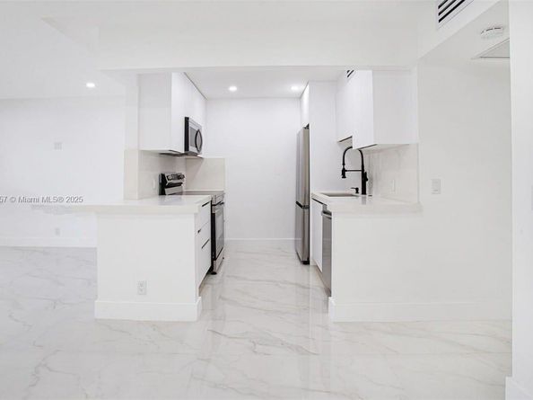 13250 SW 7th Ct 204L, Pembroke Pines FL 33027