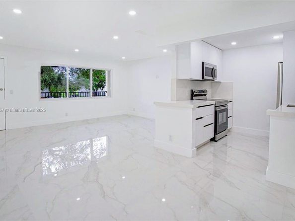 13250 SW 7th Ct 204L, Pembroke Pines FL 33027