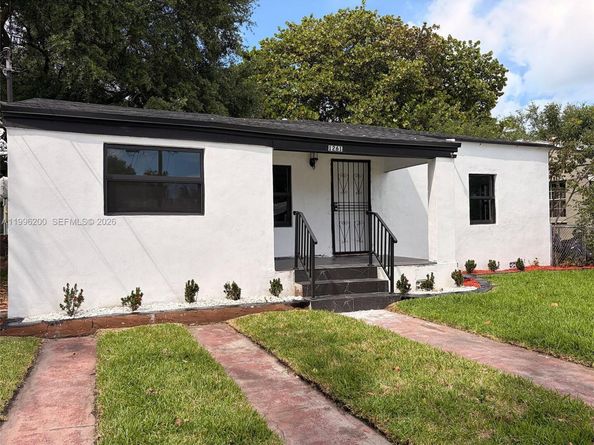 1261 NW 45th St, Miami FL 33142