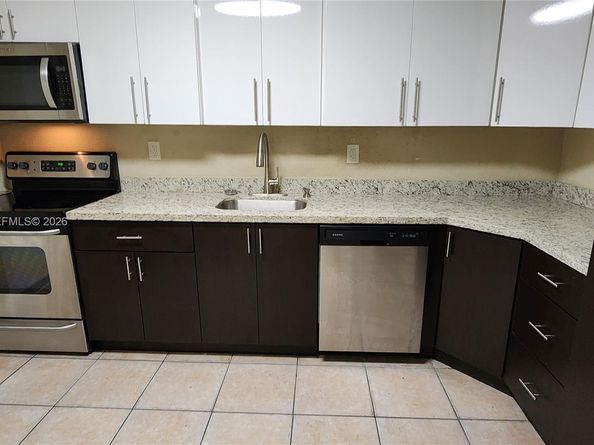 880 E 26th St, Hialeah FL 33013