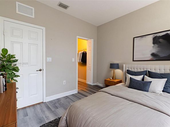 8069 NW 108th Pl, Doral FL 33178