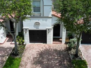 8069 NW 108th Pl, Doral FL 33178