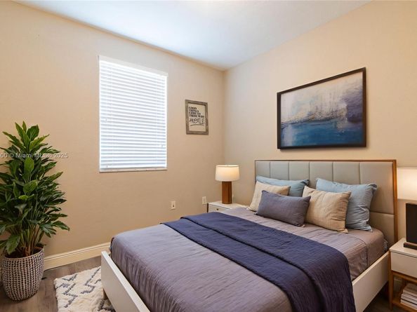 8069 NW 108th Pl, Doral FL 33178