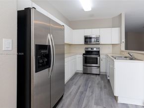 8069 NW 108th Pl, Doral FL 33178