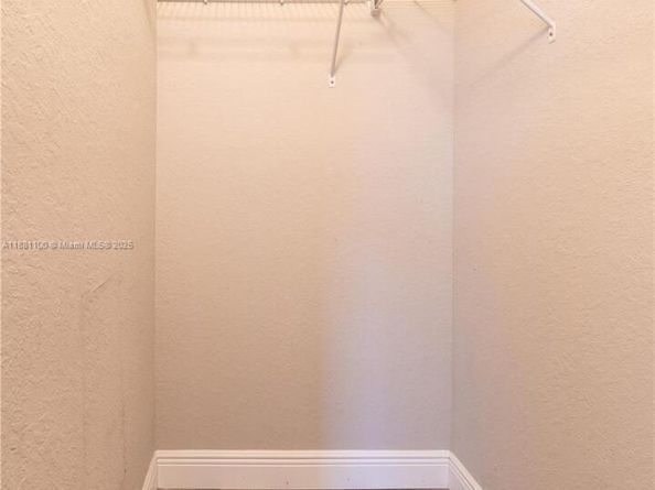 8069 NW 108th Pl, Doral FL 33178