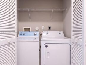 8069 NW 108th Pl, Doral FL 33178