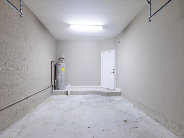 8069 NW 108th Pl, Doral FL 33178