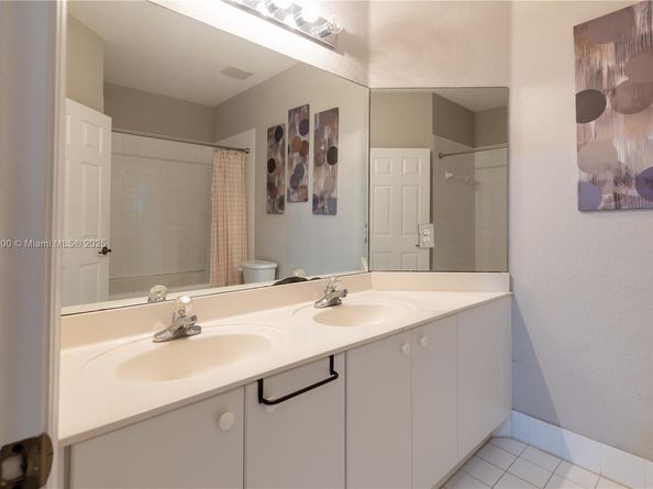 8069 NW 108th Pl, Doral FL 33178