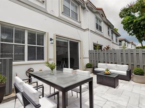 8069 NW 108th Pl, Doral FL 33178