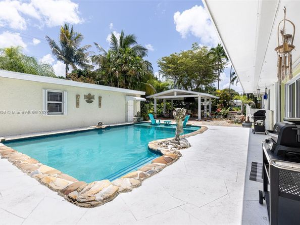 19521 SW 128th Ct, Miami FL 33177