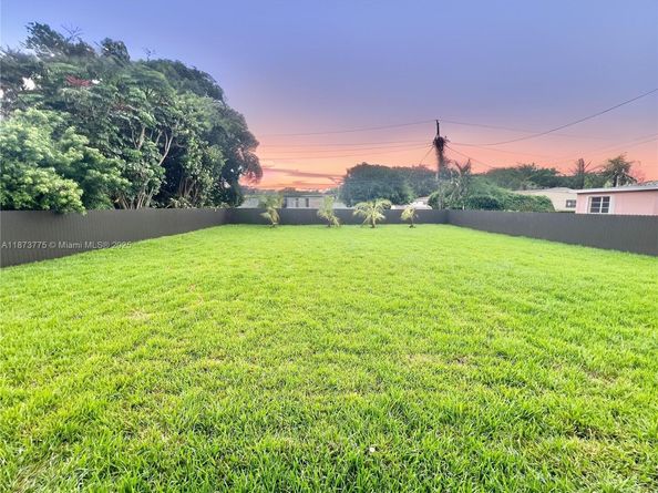 1011 NW 89th St, Miami FL 33150