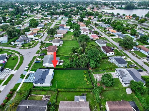 1011 NW 89th St, Miami FL 33150