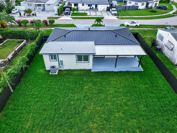 1011 NW 89th St, Miami FL 33150