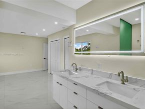 1011 NW 89th St, Miami FL 33150