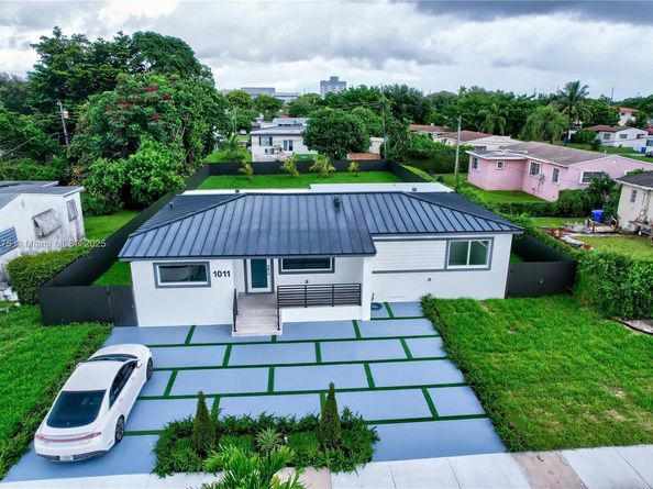 1011 NW 89th St, Miami FL 33150