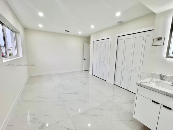 1011 NW 89th St, Miami FL 33150