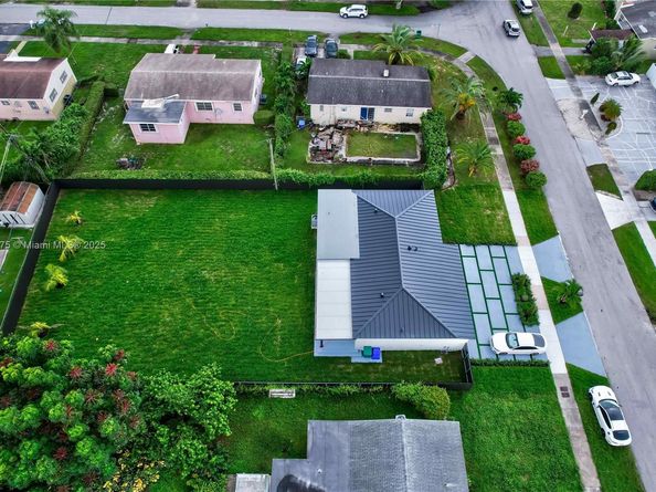 1011 NW 89th St, Miami FL 33150