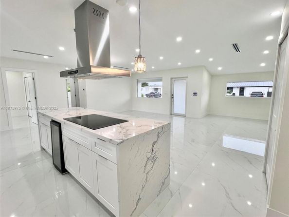 1011 NW 89th St, Miami FL 33150