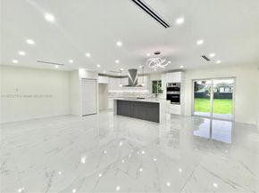 1011 NW 89th St, Miami FL 33150