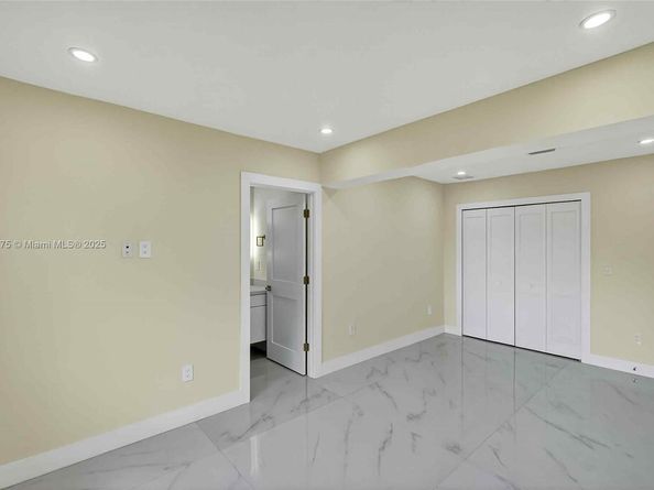 1011 NW 89th St, Miami FL 33150